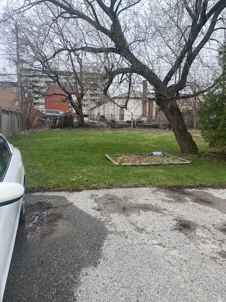 More Photos Of 102 Queen St, Bowmanville Apartments For Sale