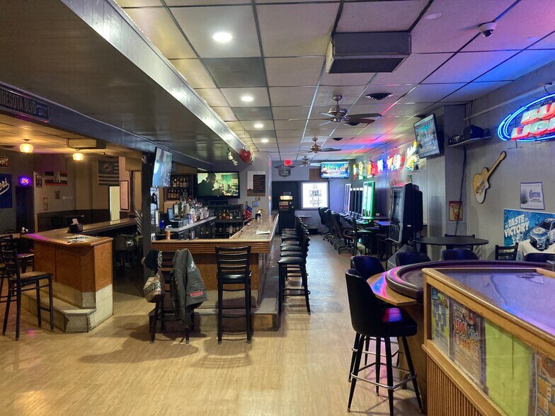 More Photos Of 220 Towner Ave, Larimore Flex For Sale