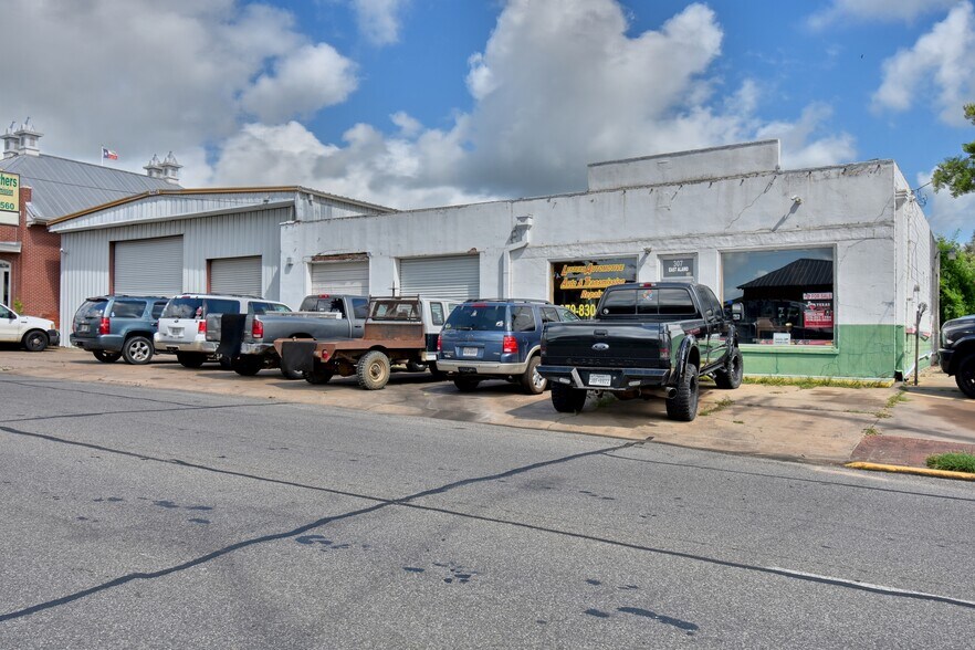 More Photos Of 307 E Alamo St, Brenham Auto Repair For Sale