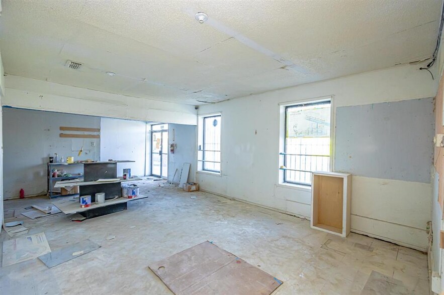 More Photos Of 1801 San Bernardo Ave, Laredo General Retail For Sale