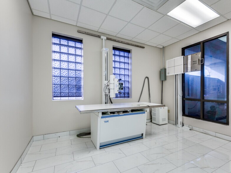 More Photos Of 330 Grapevine Hwy, Hurst Office For Sale