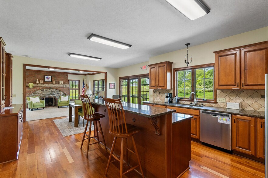 More Photos Of 5495 Meese Rd NE, Louisville Sports And Entertainment For Sale