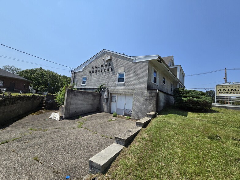 More Photos Of 360 Us-46, Mountain Lakes Freestanding For Sale