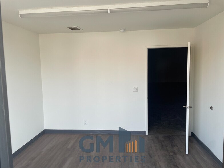 More Photos Of 128-145 W Gardena Blvd, Gardena Warehouse For Lease