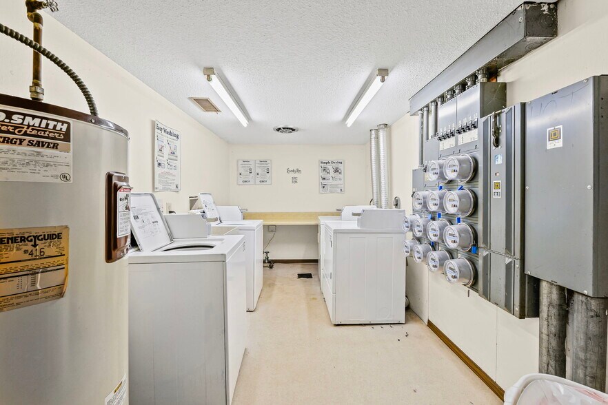 More Photos Of 2820 Eldora Dr, Toledo Apartments For Sale