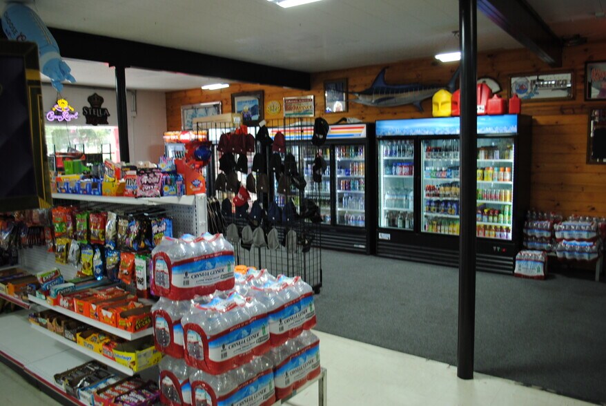 More Photos Of 810 HWY 93, Jackpot Convenience Store For Sale