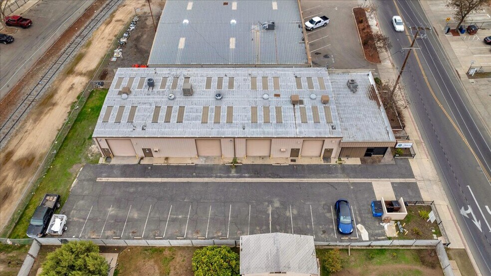 More Photos Of 1027 W Murray Ave, Visalia Service For Sale