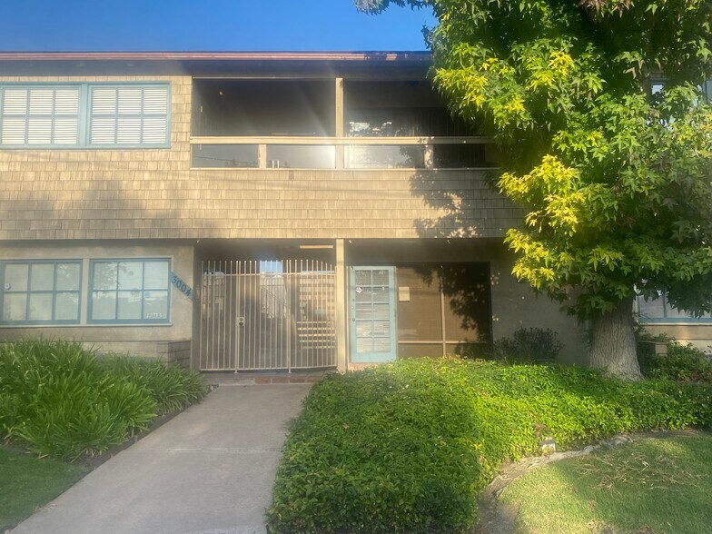 More Photos Of 3004 Deodar Ave, Costa Mesa Office For Lease