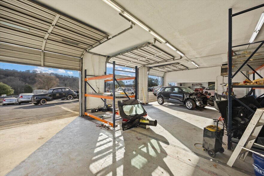 More Photos Of 2845 Western Ave, Knoxville Auto Repair For Sale