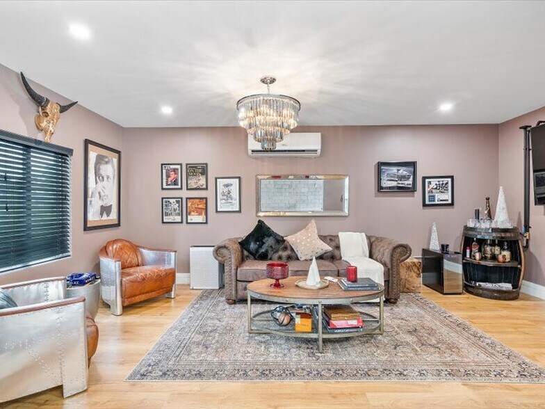 More Photos Of 2404 Hollywood Blvd, Hollywood Loft Creative Space For Sale