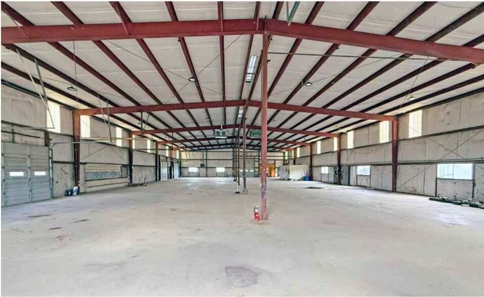 More Photos Of 238 FM 116, Gatesville Warehouse For Lease