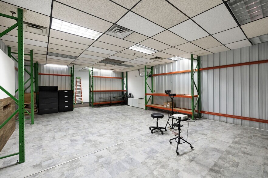 More Photos Of 215 Marvin Miller Dr SW, Atlanta Light Distribution For Sale
