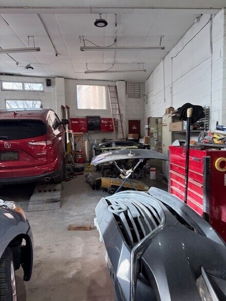 More Photos Of 1229 E Ridge Pike, Plymouth Meeting Auto Repair For Lease
