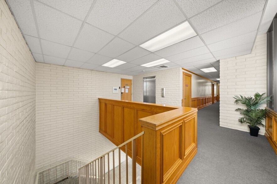 More Photos Of 100 S Citrus Ave, Covina Office For Sale