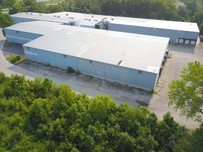 More Photos Of 19919 W Shawnee Mission Pky, Shawnee Manufacturing For Sale