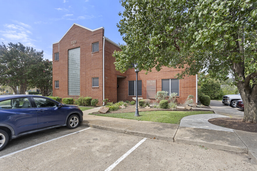 Primary Photo Of 1309 W Abram St, Arlington Office For Lease