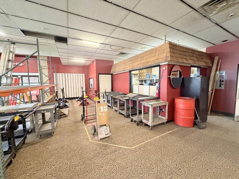 More Photos Of 200 E 2nd St, Rochester Freestanding For Lease