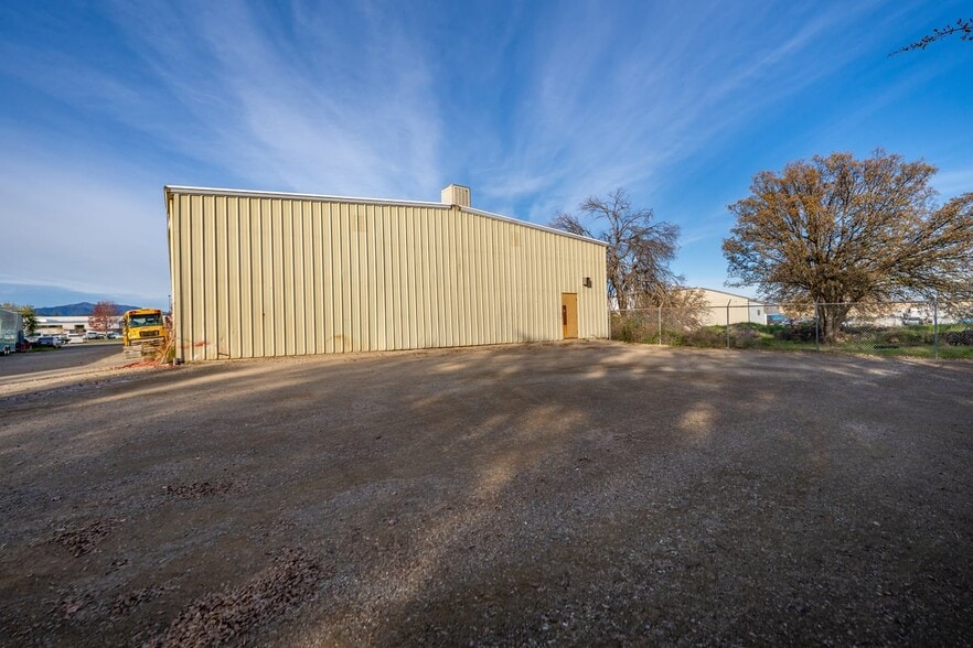 More Photos Of 4311 Caterpillar Rd, Redding Manufacturing For Sale