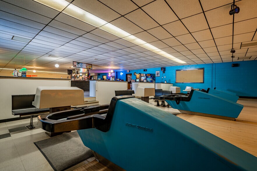 More Photos Of 675 Grant St, Winneconne Bowling Alley For Sale