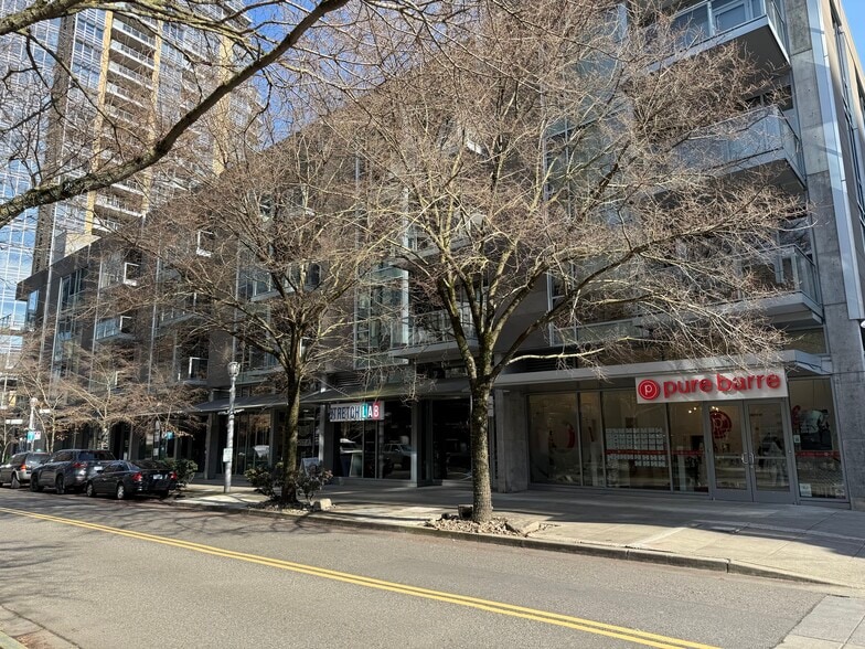 More Photos Of 841 S Gaines St, Portland Apartments For Lease