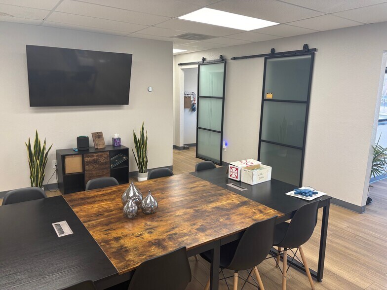 More Photos Of 995 W Iliff Ave, Denver Manufacturing For Lease