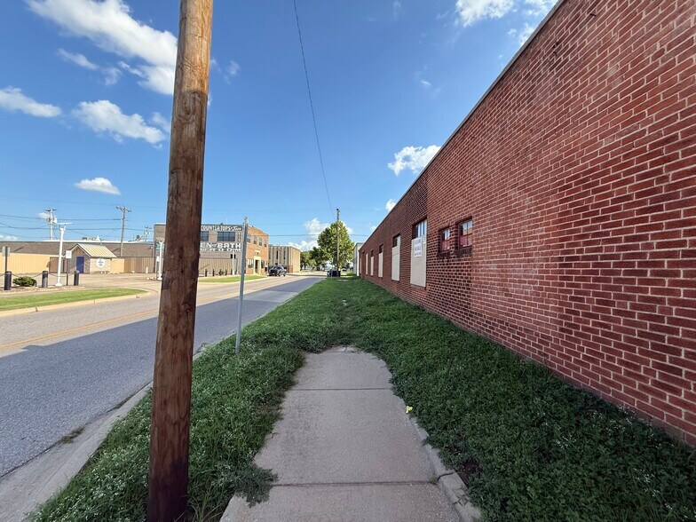 More Photos Of 1200 W Main St, Oklahoma City Warehouse For Sale