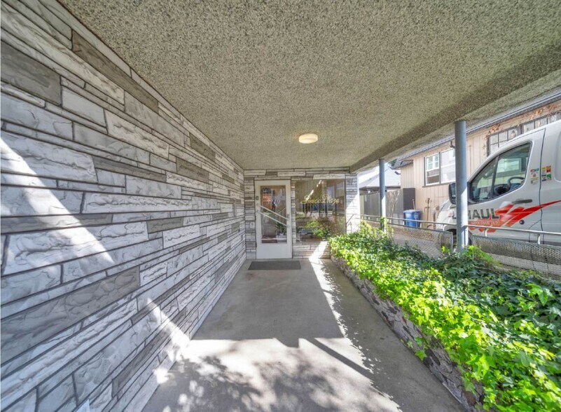 More Photos Of 3719 W 8th Av, Vancouver Apartments For Sale