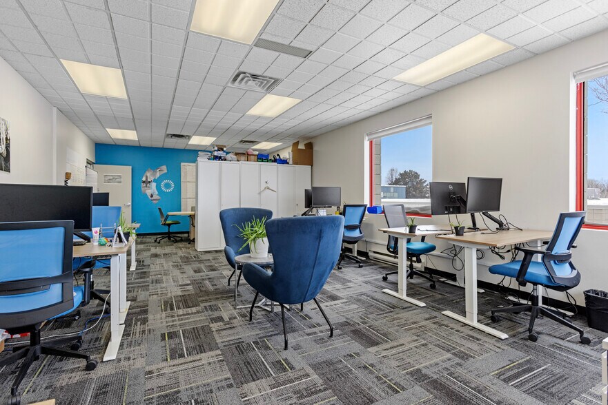 More Photos Of 1011 Polytek St, Ottawa Flex For Sale