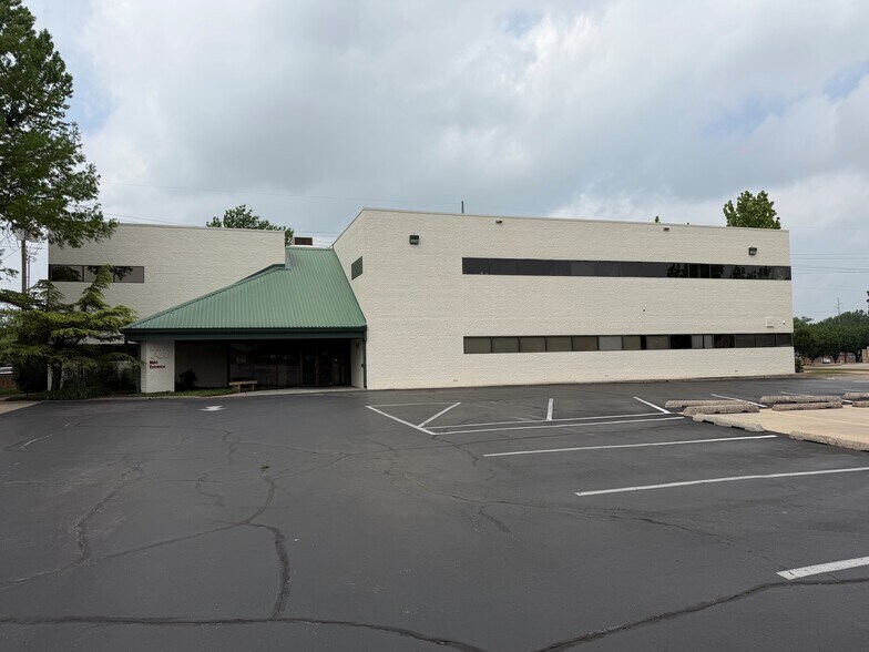 Primary Photo Of 707 24th Ave SW, Norman Medical For Sale