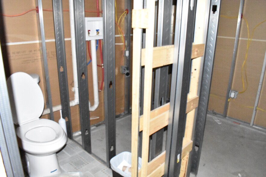 More Photos Of 135 Howard Rd, Fulton Industrial For Sale