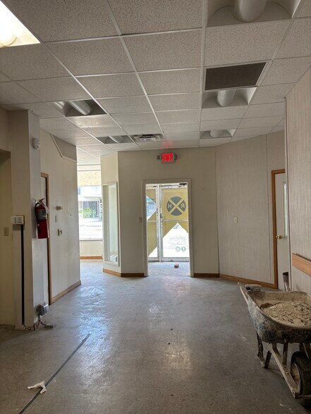 More Photos Of 121 W Walnut St, Rogers Storefront Retail Office For Sale