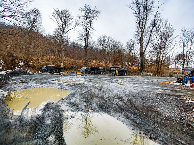 More Photos Of 42 Windsor Hwy, New Windsor Township Storefront Retail Office For Lease
