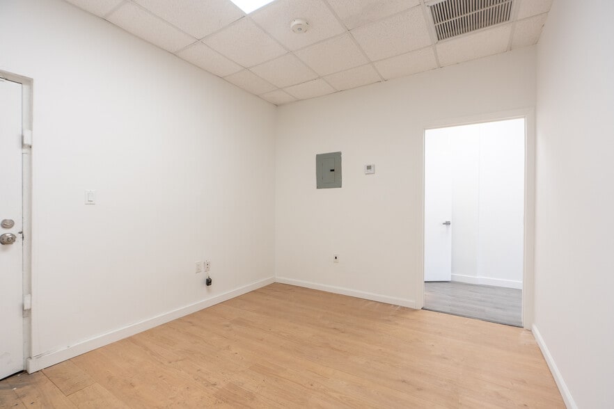 More Photos Of 7506-7560 NW 70th St, Miami Unknown For Lease