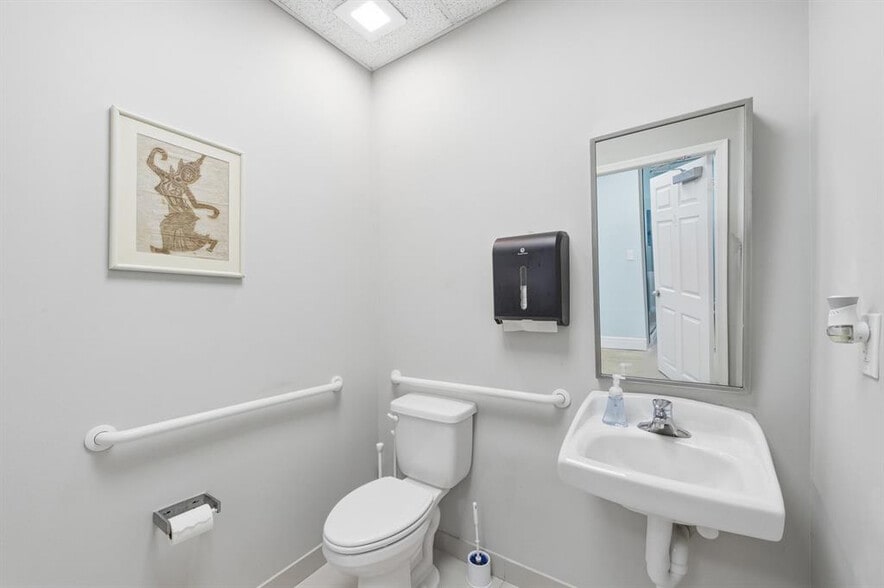More Photos Of 7301 Wiles Rd, Coral Springs Medical For Sale