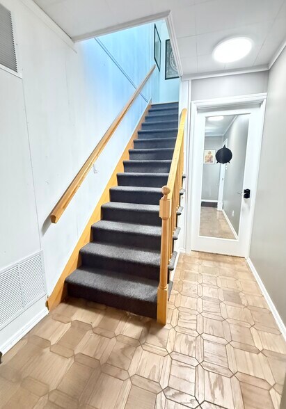 More Photos Of 74 Merrick Rd, Amityville Storefront Retail Office For Sale