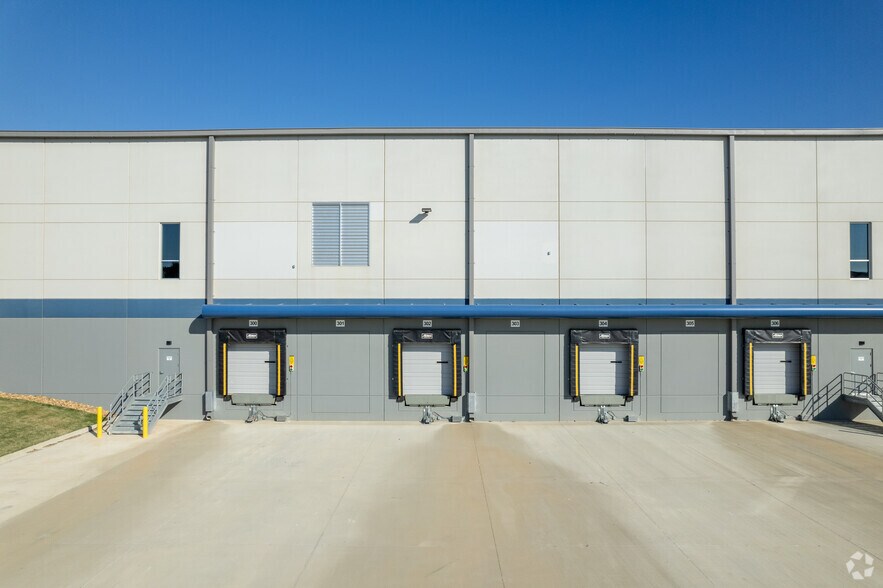 More Photos Of 2004 Moore Duncan Hwy, Moore Manufacturing For Lease