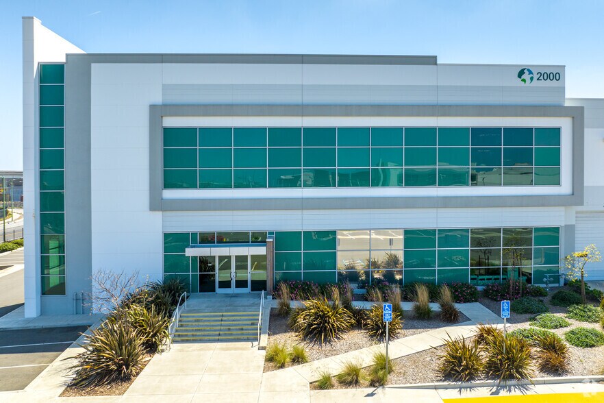 More Photos Of 2000 Maritime St, Oakland Distribution For Lease
