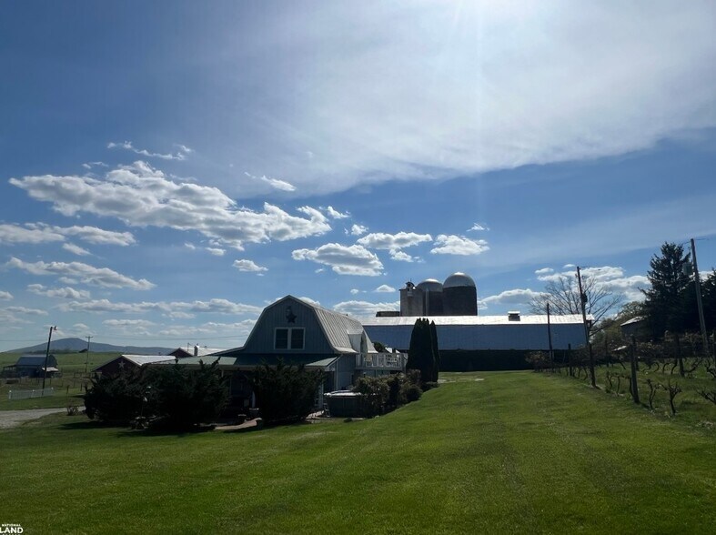 More Photos Of 5189 Rockwood Rd, Dublin Lodge Meeting Hall For Sale