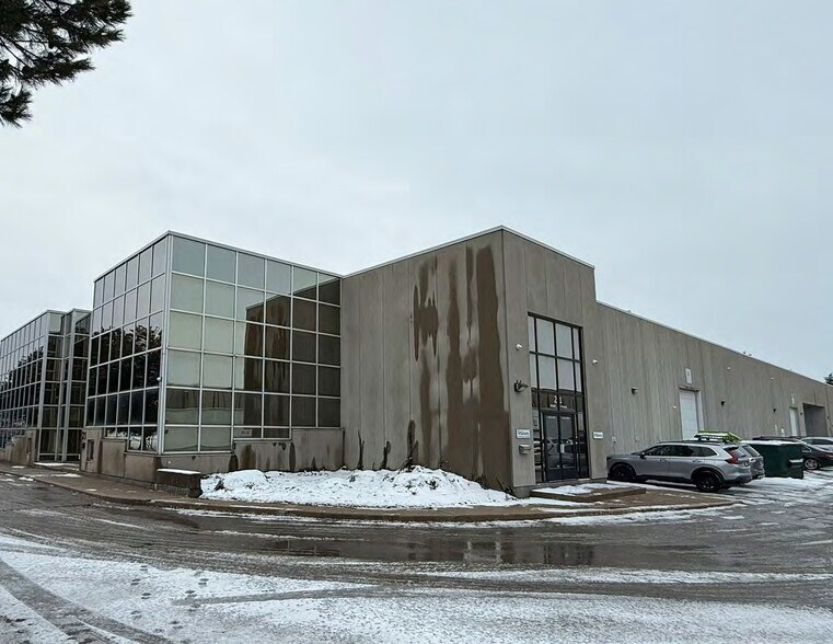 More Photos Of 21-23 Kodiak Cres, Toronto Warehouse For Lease