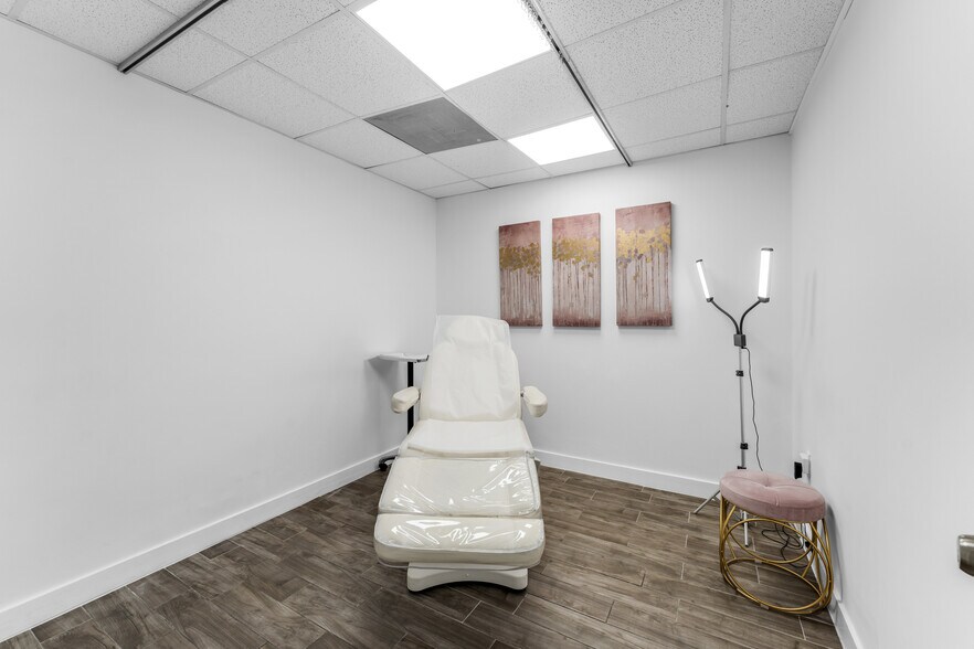 More Photos Of 8390 W Flagler St, Miami Office Residential For Lease