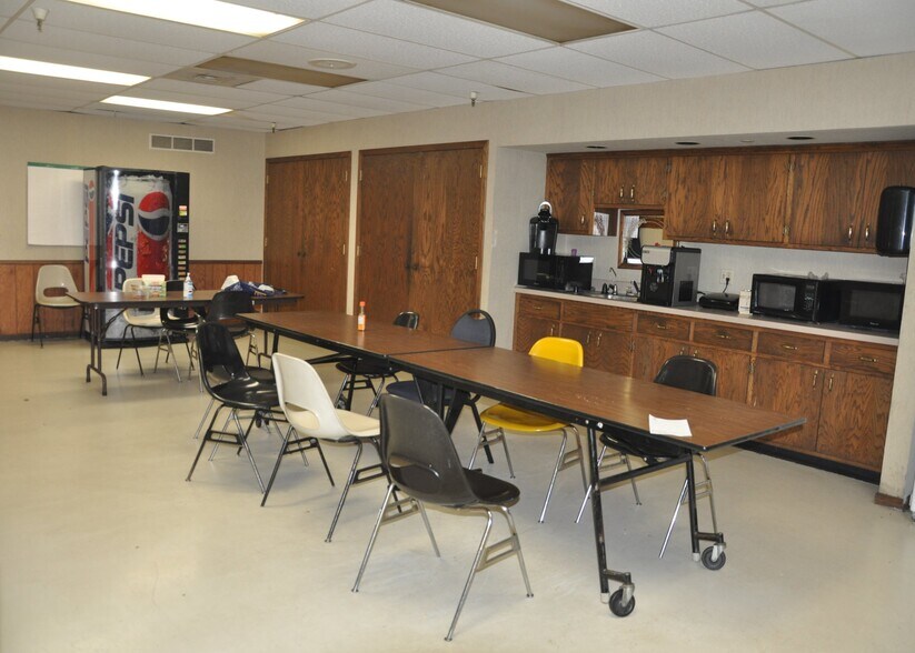 More Photos Of 1418 5th St S, Hopkins Manufacturing For Sale