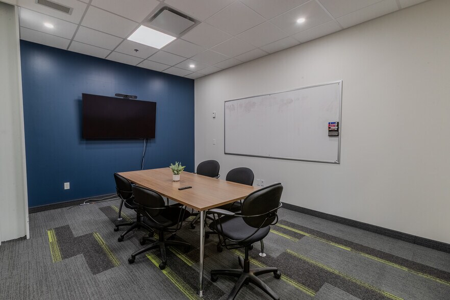 More Photos Of 420 Wes Graham Way, Waterloo Office For Lease