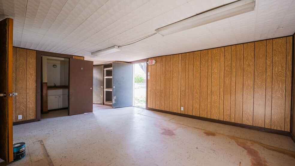 More Photos Of 7050 US Highway 87, San Antonio Freestanding For Sale