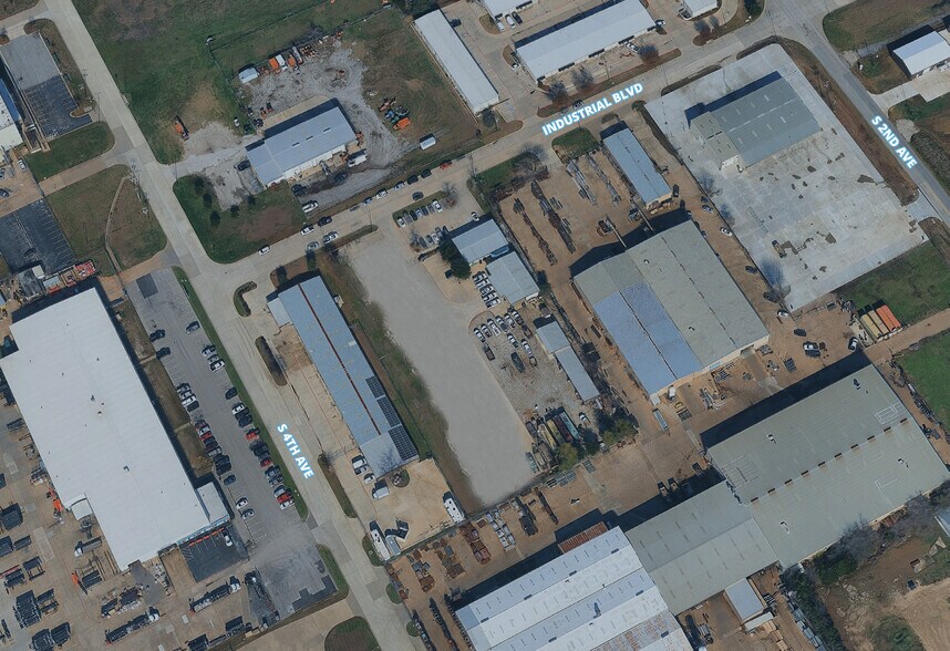 More Photos Of 405 Industrial Blvd, Mansfield Warehouse For Lease