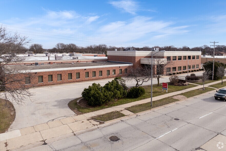 More Photos Of 10920 W Lincoln Ave, Milwaukee Distribution For Lease