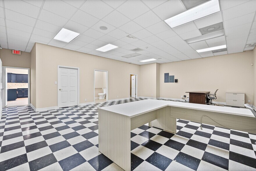 More Photos Of 1811 Alpine Dr, Clarksville Light Manufacturing For Lease