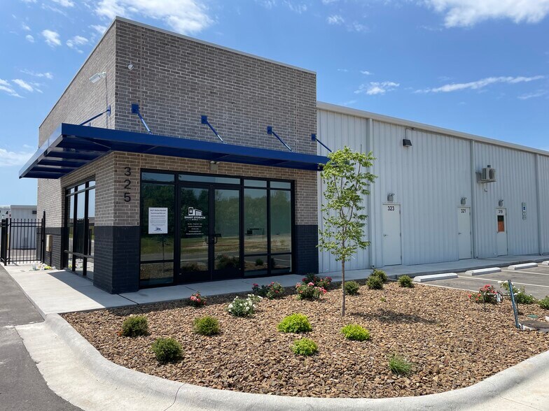 Primary Photo Of 325 Greenhouse Rd, Centerton Flex For Lease