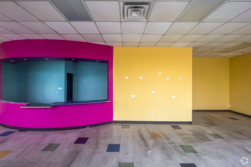 More Photos Of 11000 Garland Rd, Dallas Unknown For Lease