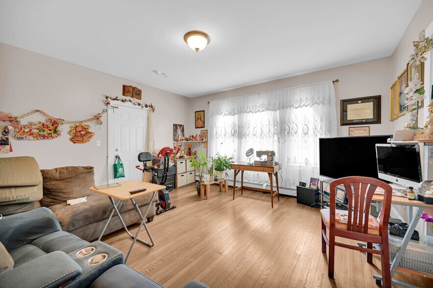 More Photos Of , Mamaroneck Unknown For Sale