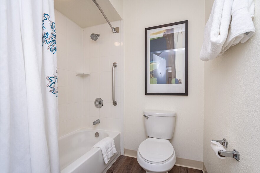 More Photos Of 1530 Howe Ave, Sacramento Hotel For Sale